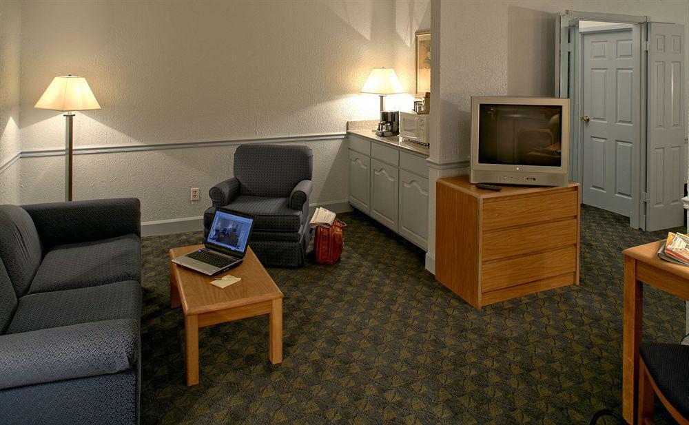 Comfort Inn Savannah Room photo